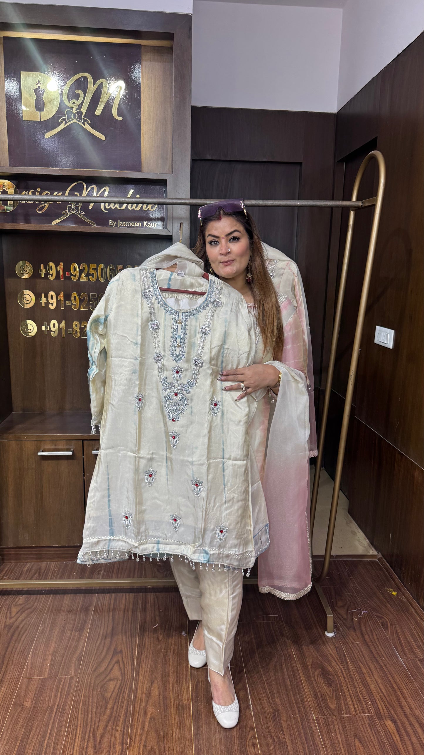 Ruhani Glass Tissue Suit