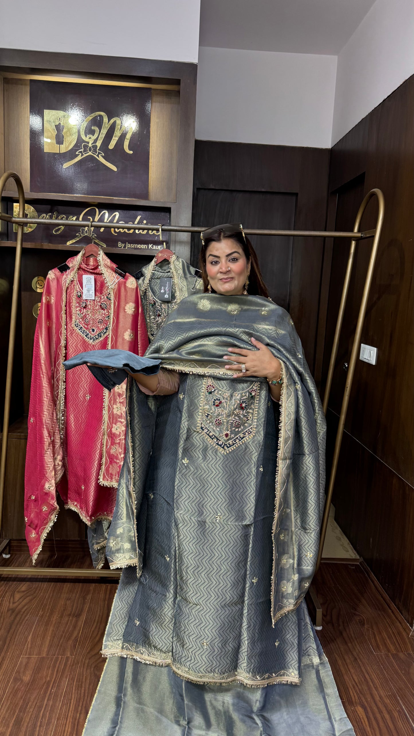 Ridhima (Ziraff Tissue Unstitch Suit)