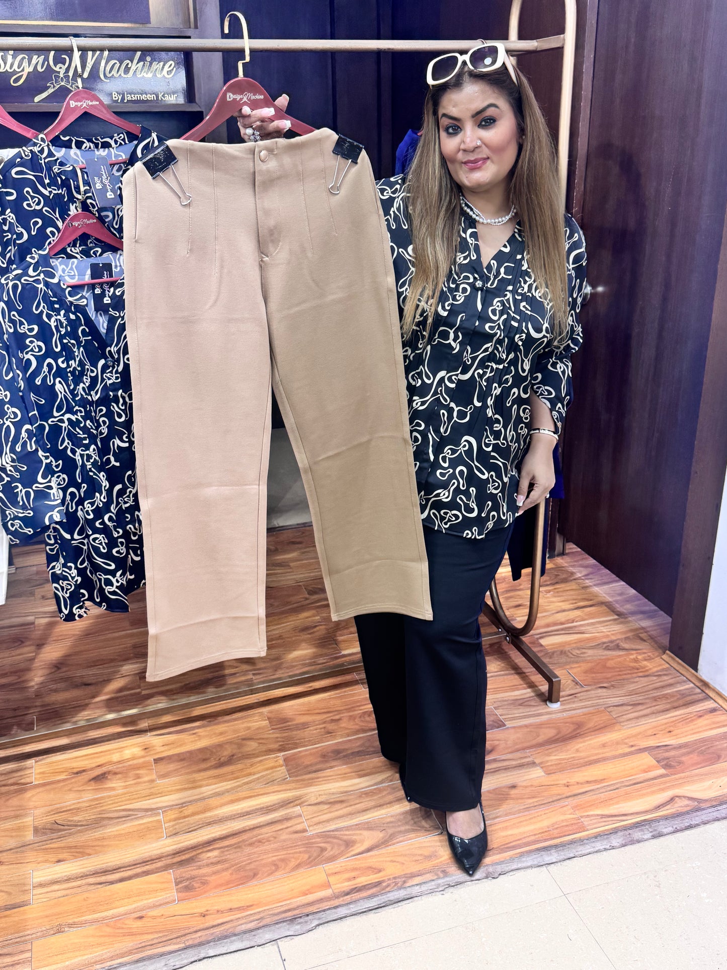 Nazaakat Trousers