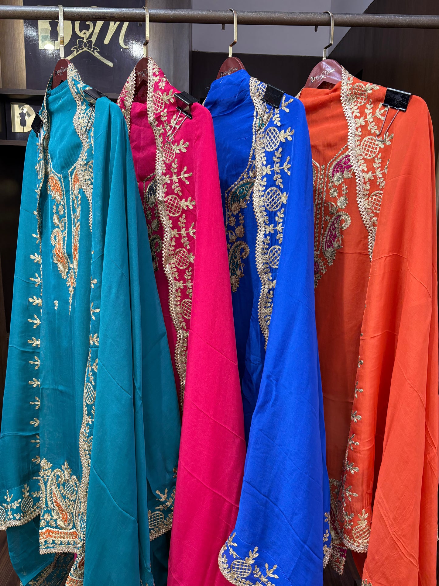 Aarisha (Unstitched Suit)