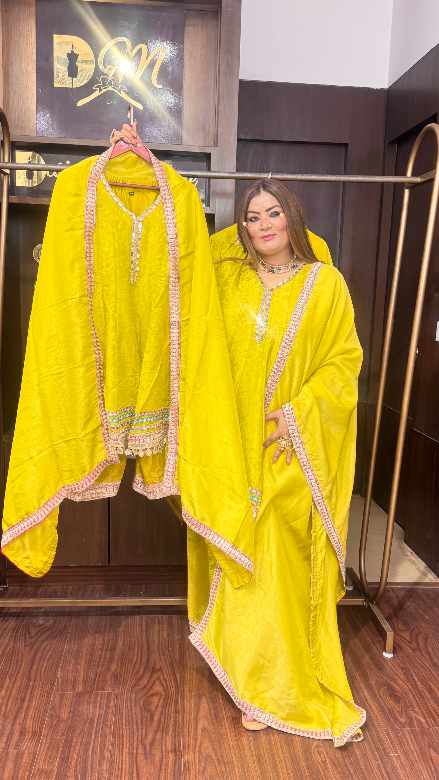 Anveera (Anarkali)