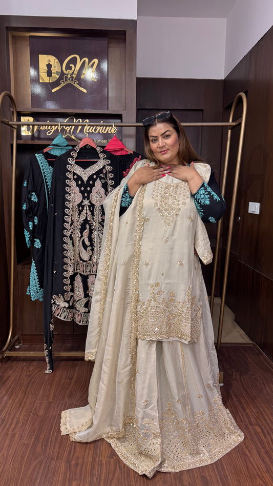 Oveliya (Glass Tissue Fabric Suit)