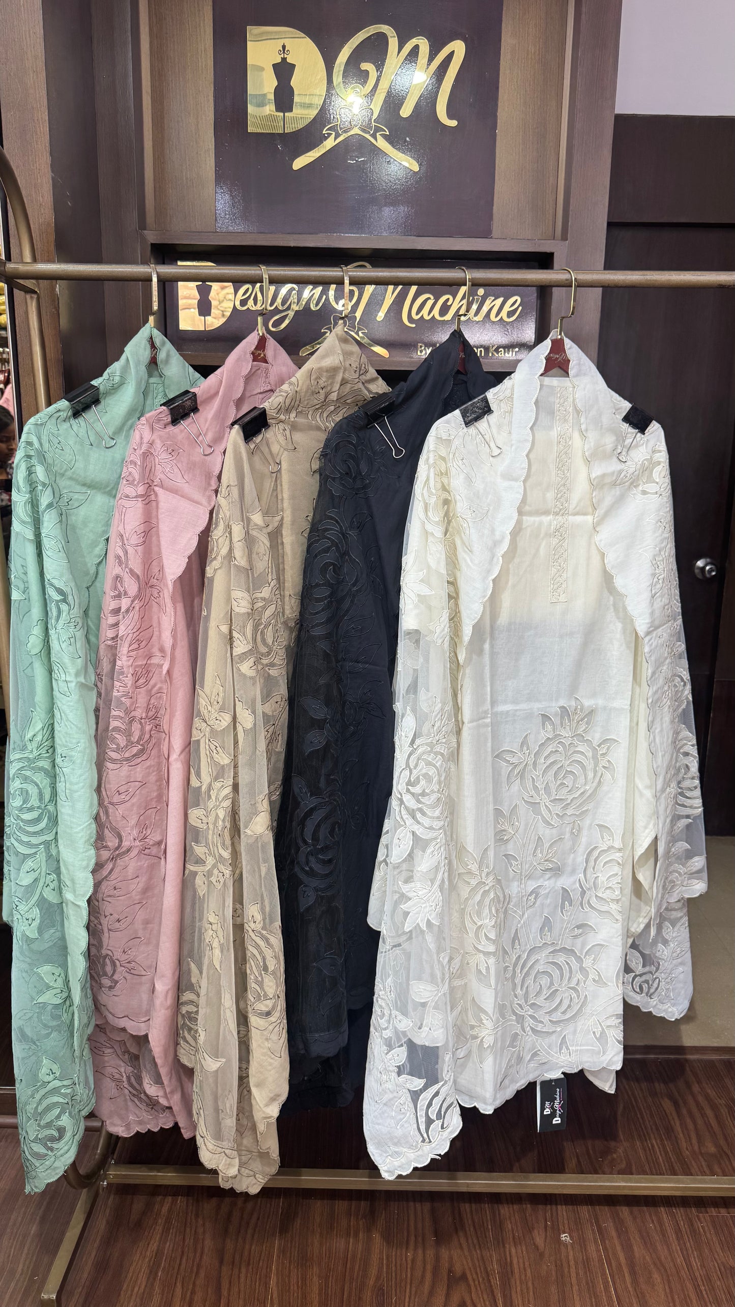 Zunaira (Malmal Cotton Unstitch Suit)