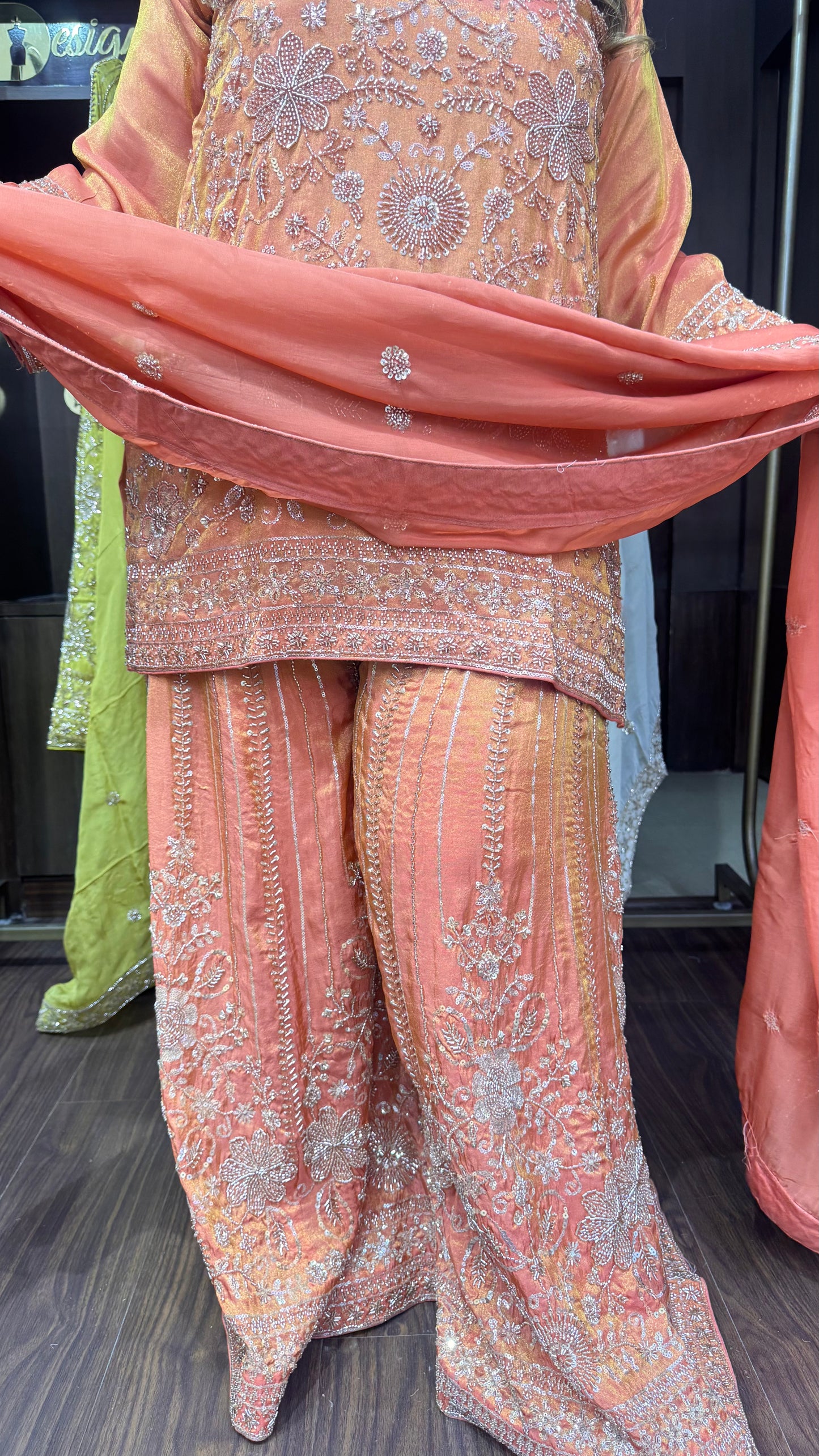 Laviera (Glass Tissue Garara Suit)