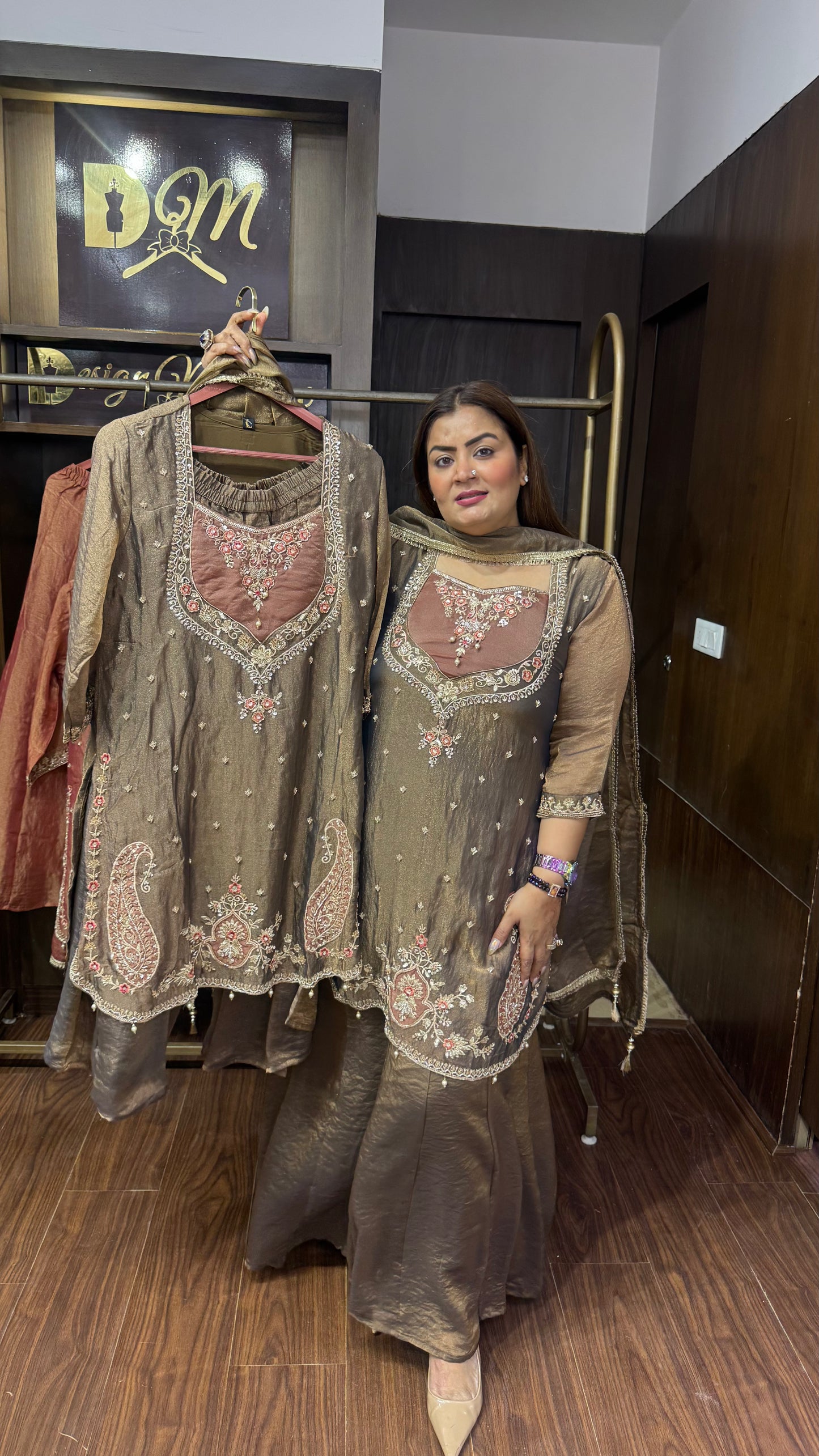 Iraani Glass Tissue Suit
