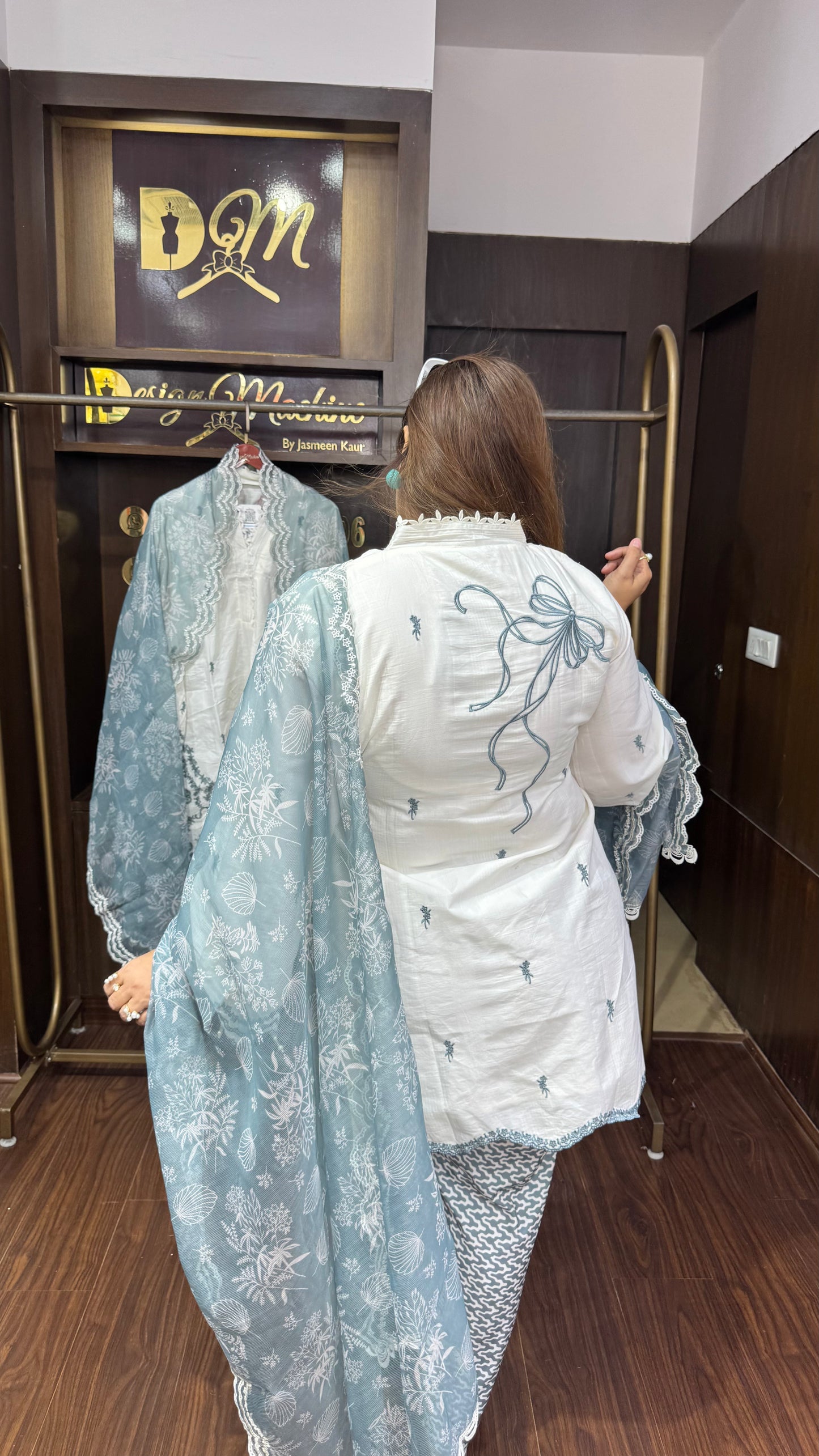 Divya (Pakistani Suit)