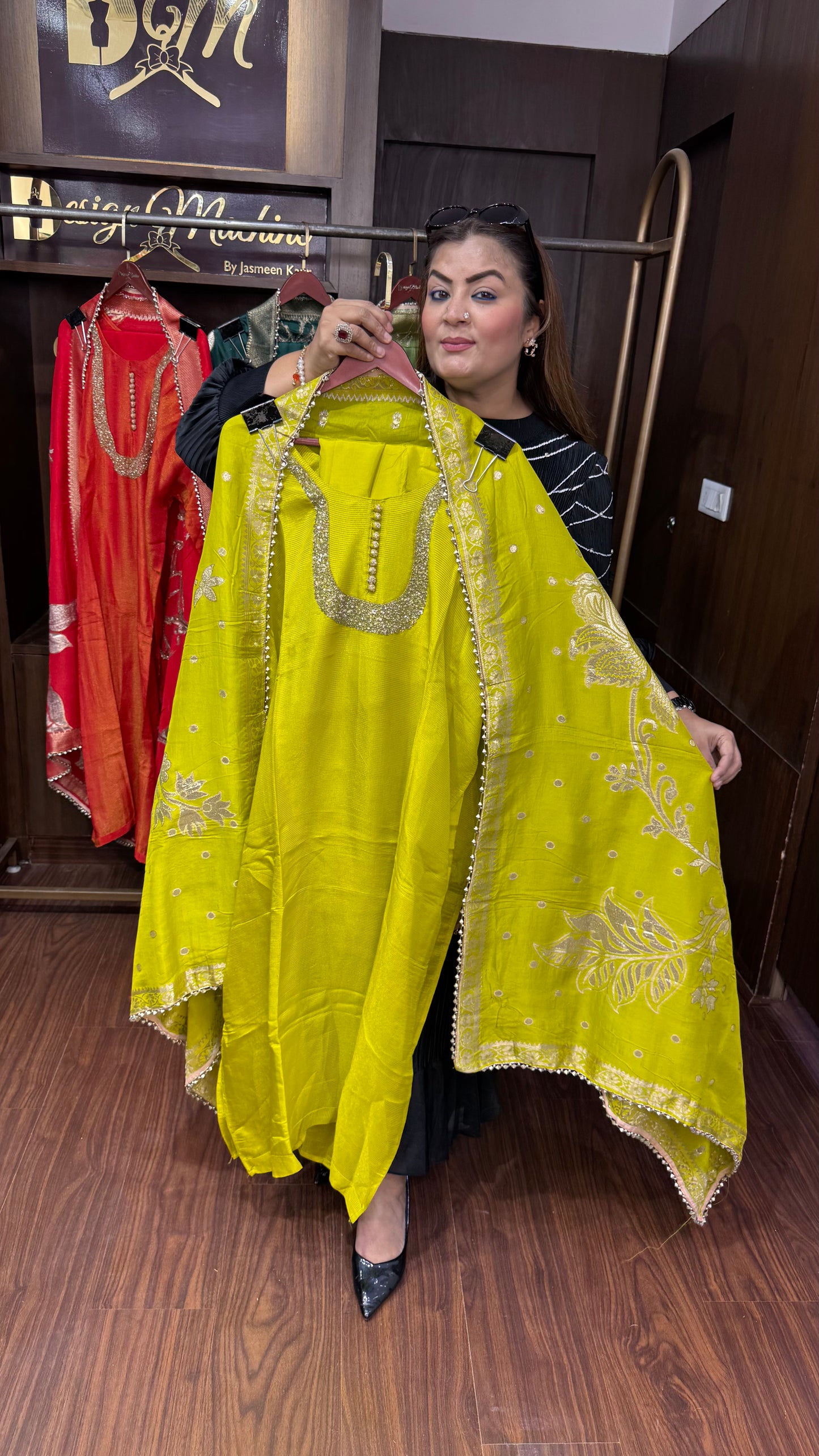 Virezaa (Pure Glass Tissue Unstitch Suit)