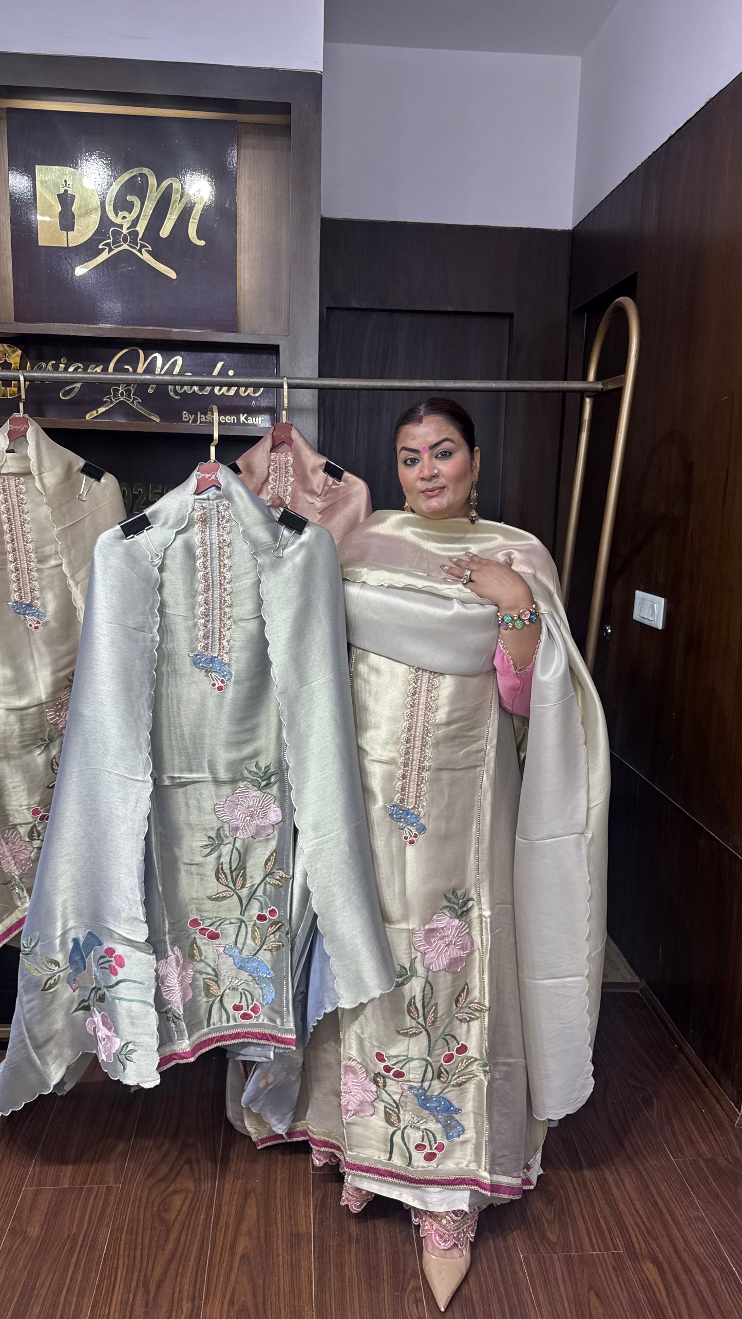 Rishina (Glass Tissue Unstitch Suit)