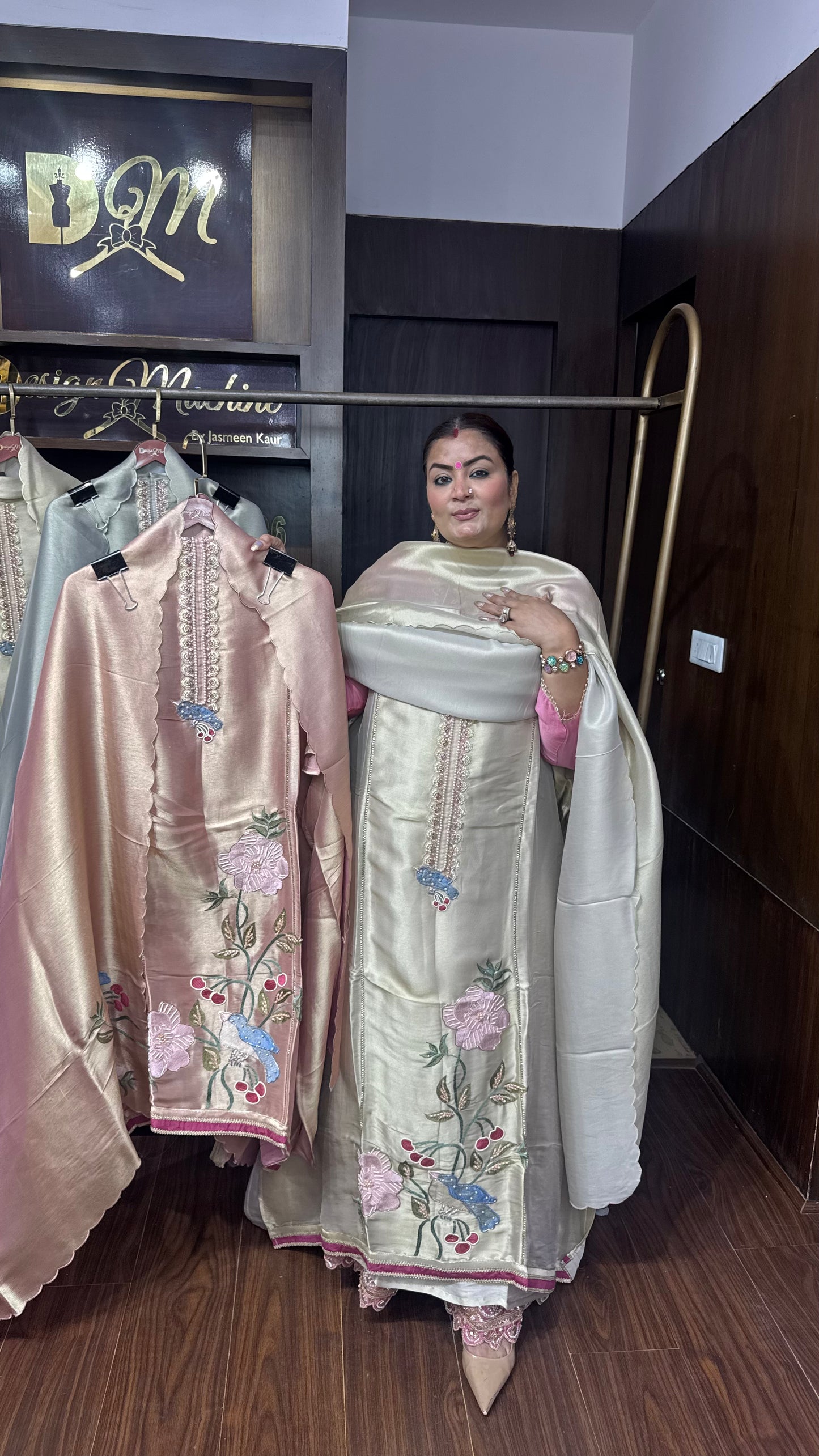 Rishina (Glass Tissue Unstitch Suit)