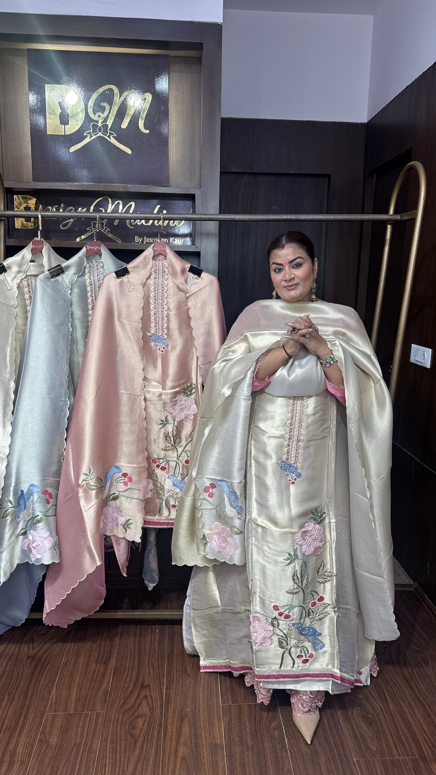 Rishina (Glass Tissue Unstitch Suit)