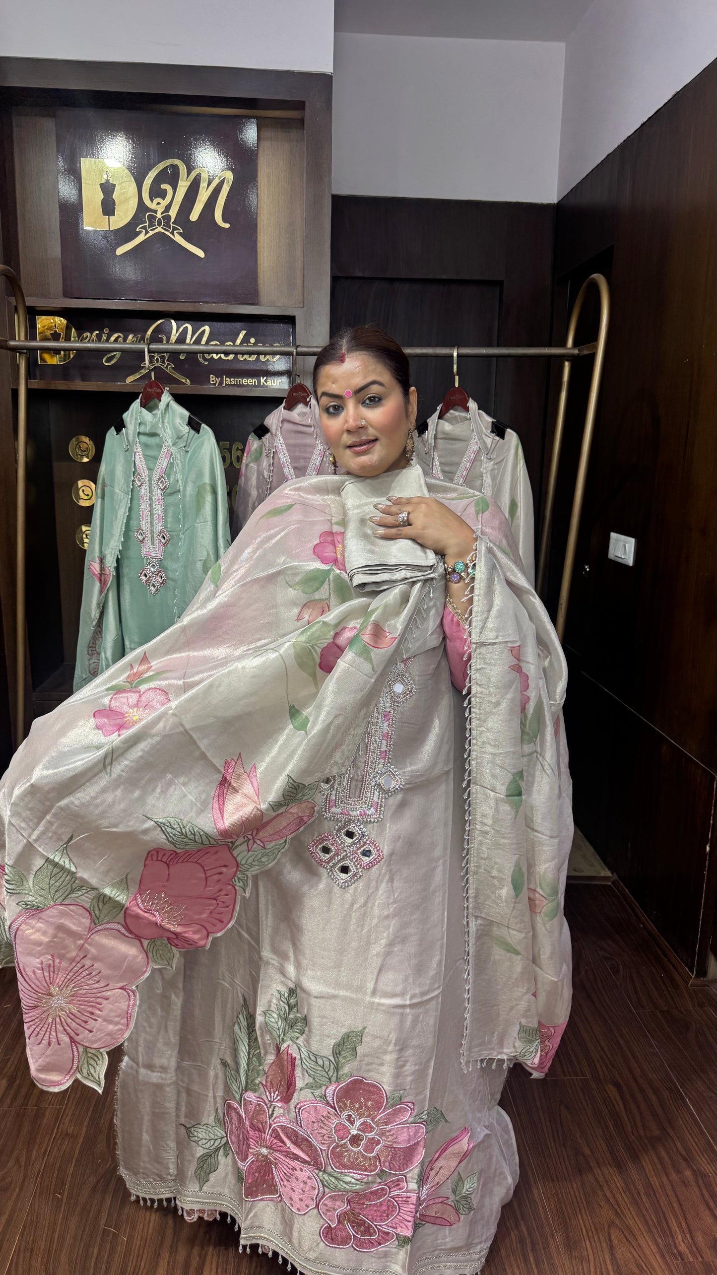 Ruhanika (Glass Tissue Unstitch Suit)