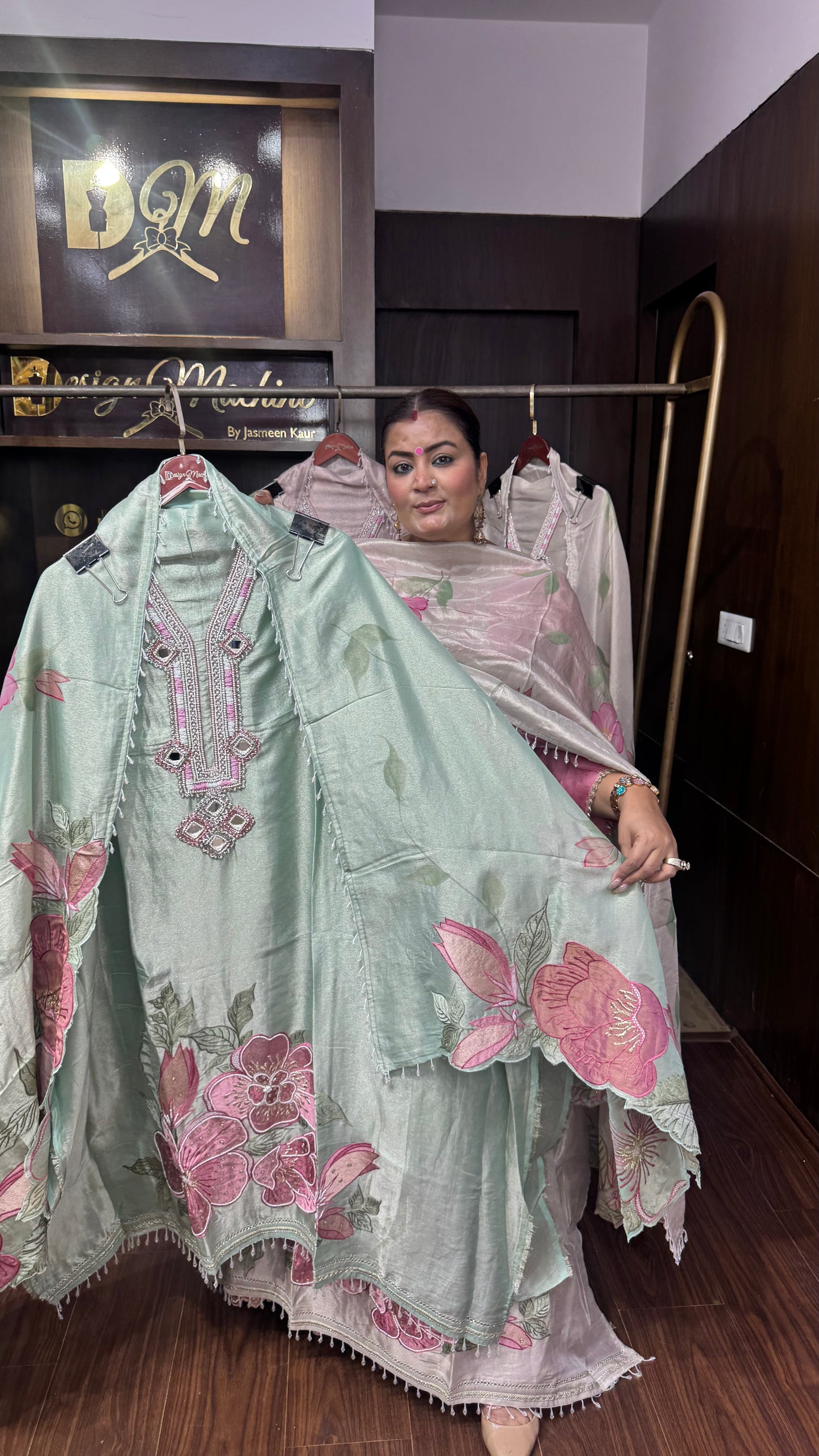 Ruhanika (Glass Tissue Unstitch Suit)
