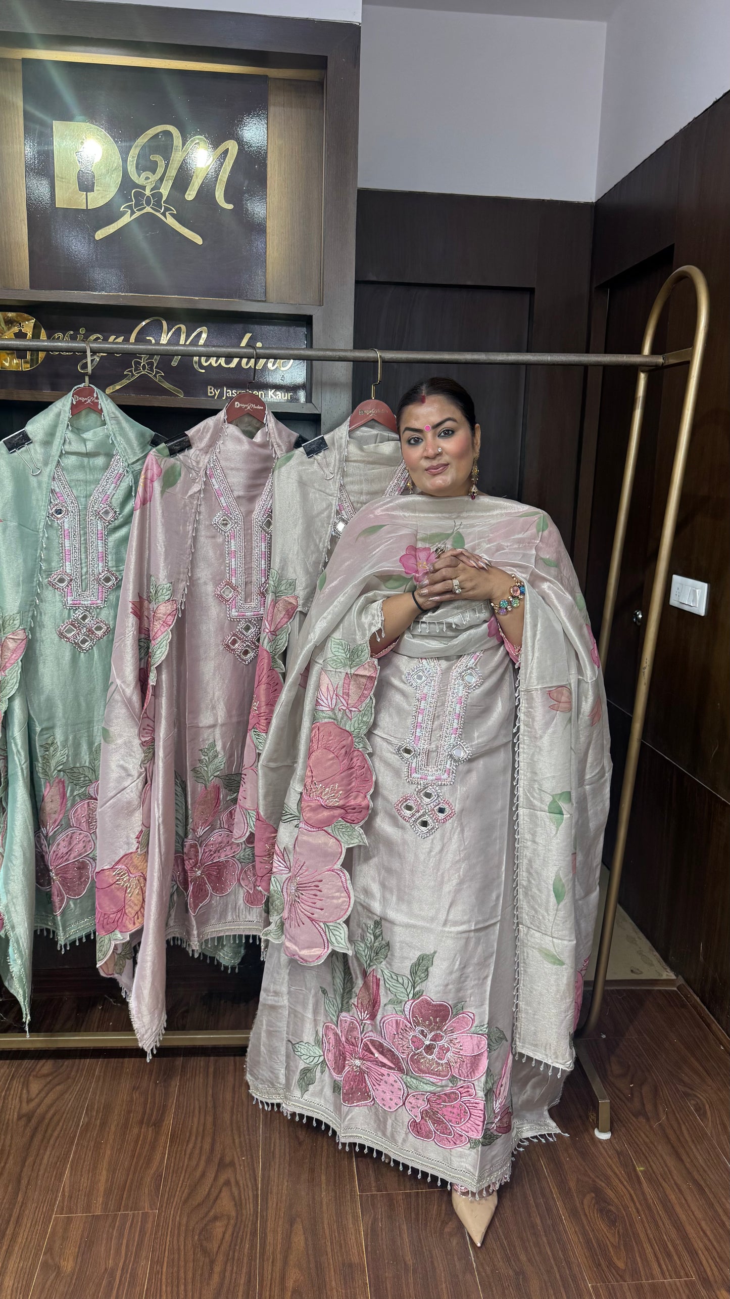 Ruhanika (Glass Tissue Unstitch Suit)