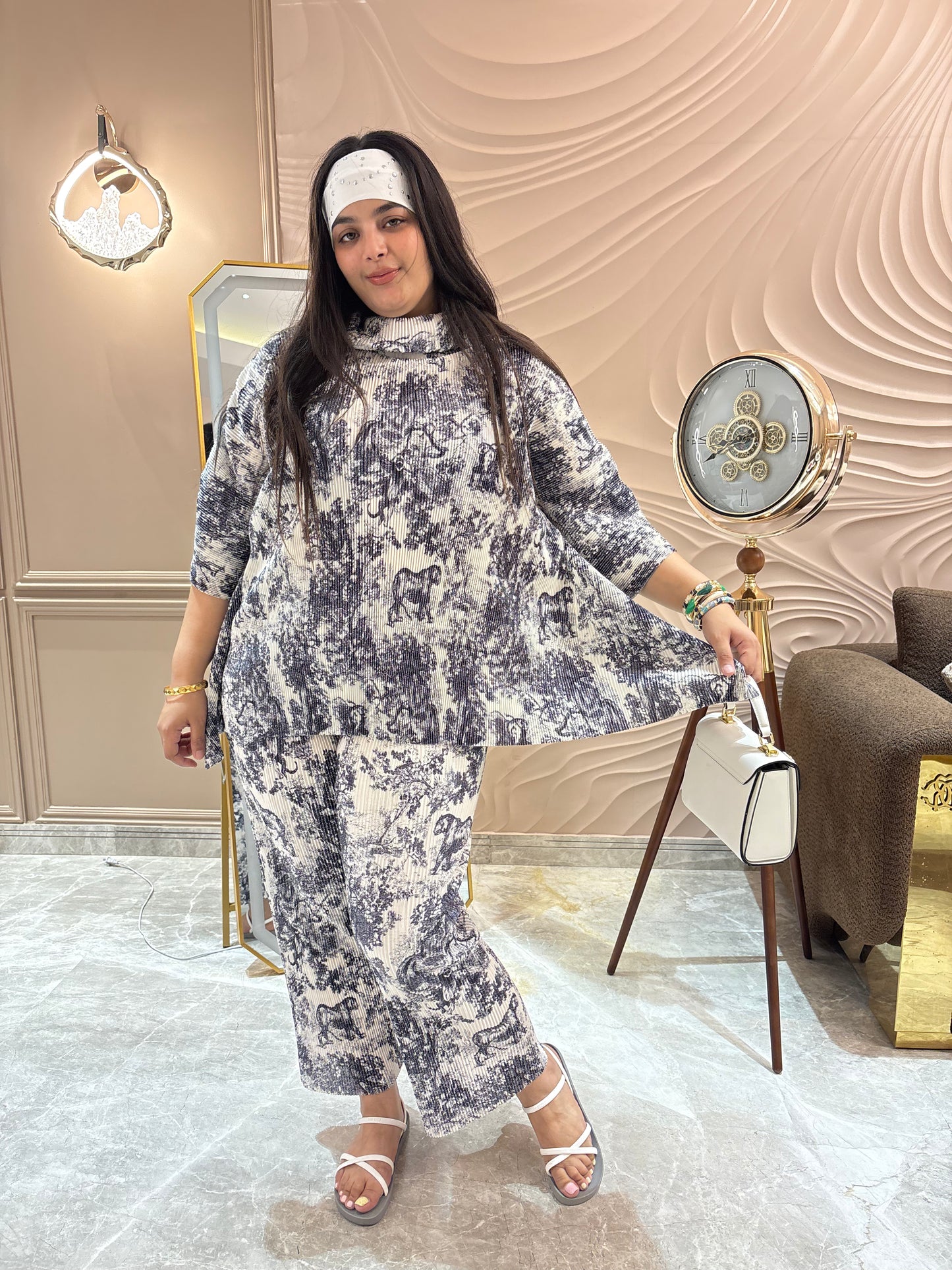 Aavya (Lion Print Magic Fabric Cordset)