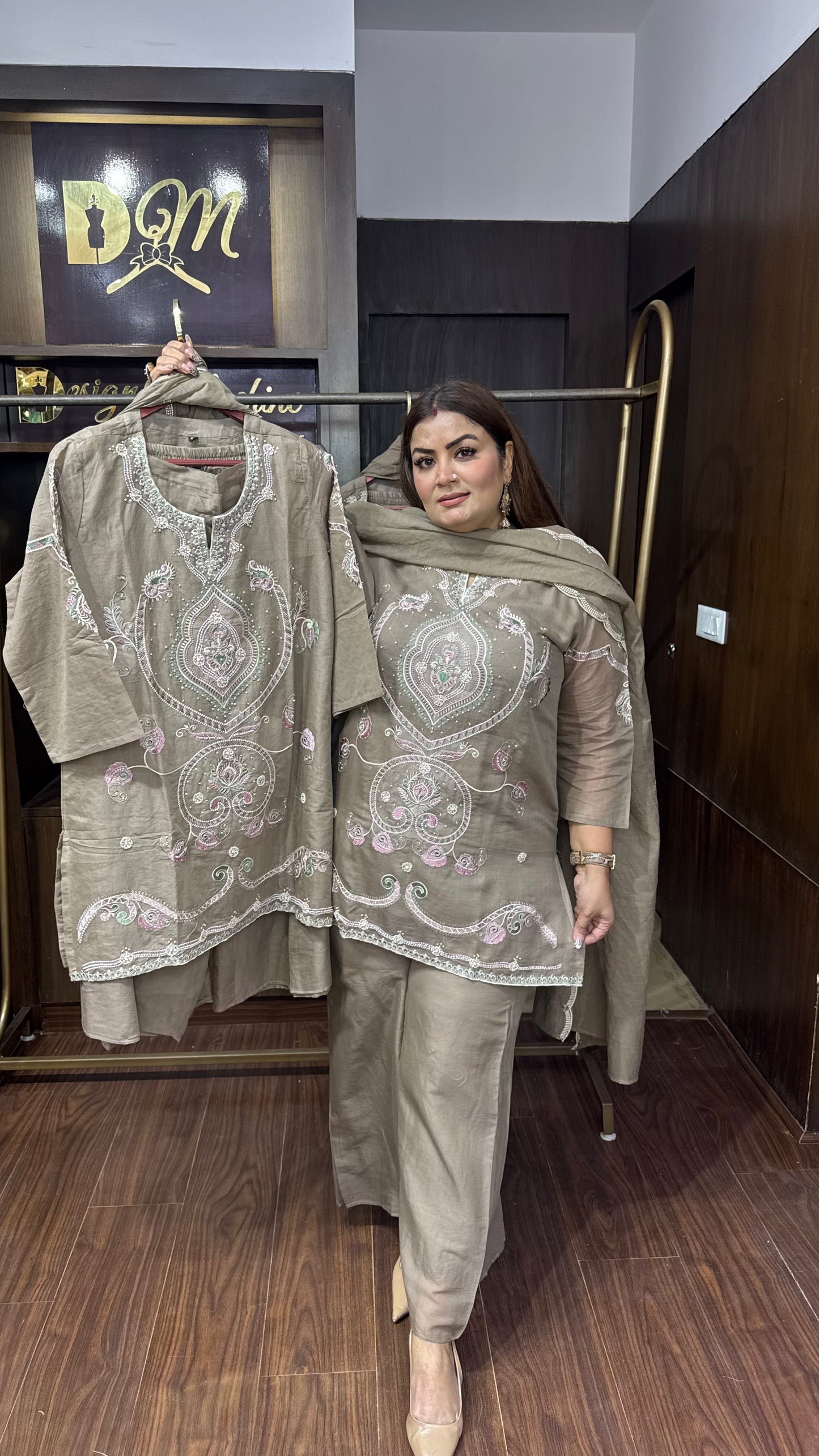 Ishita (Mal Chanderi Suit)