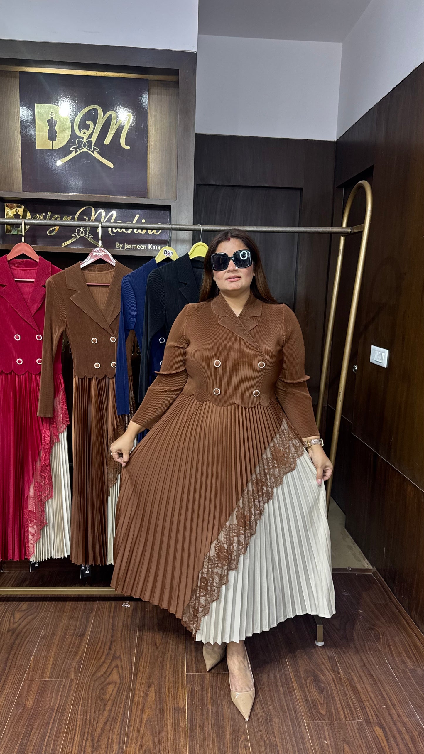 Avnisha (Magic Dress)