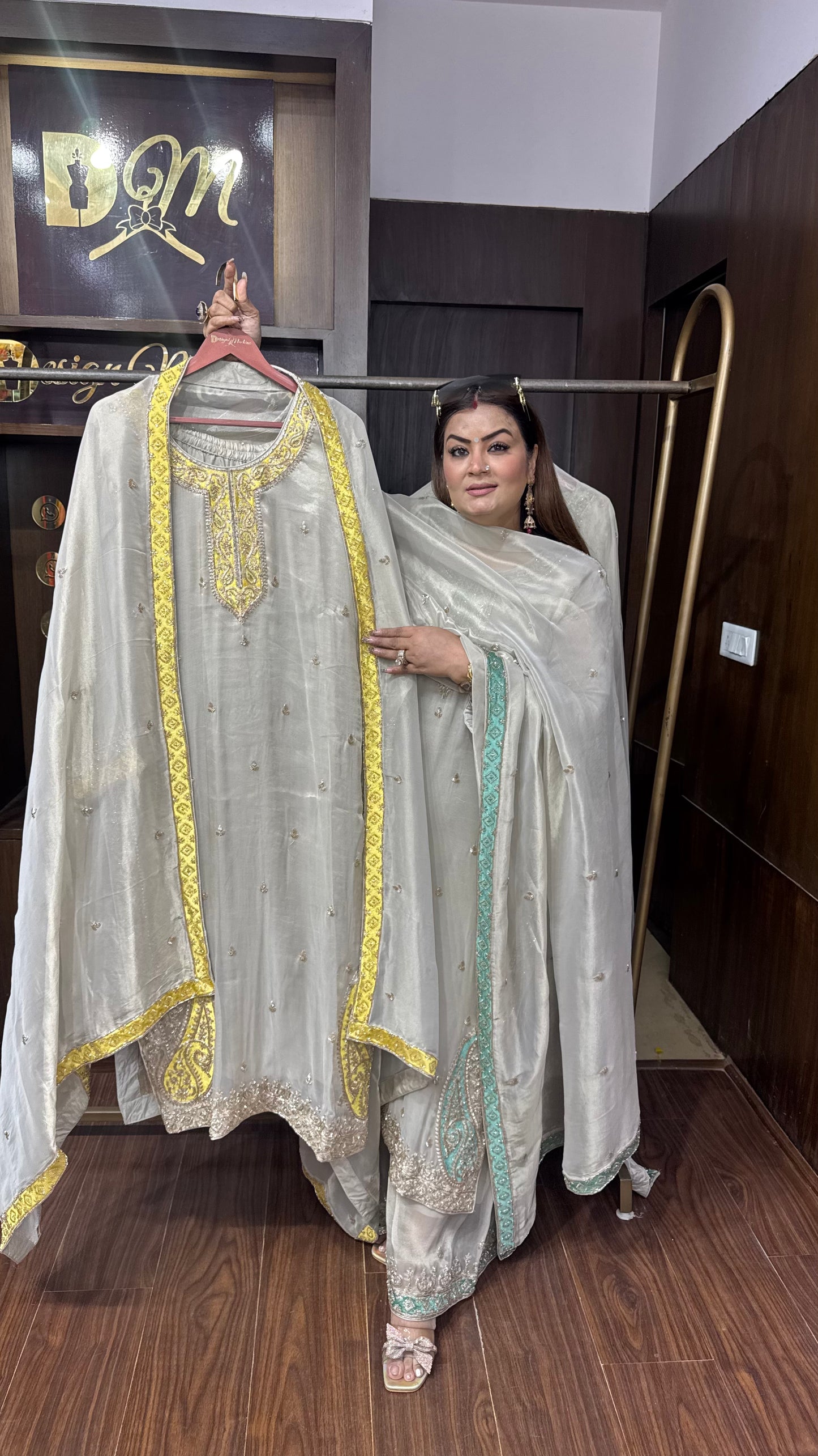 Nooré Glass Tissue Pakistani Suit