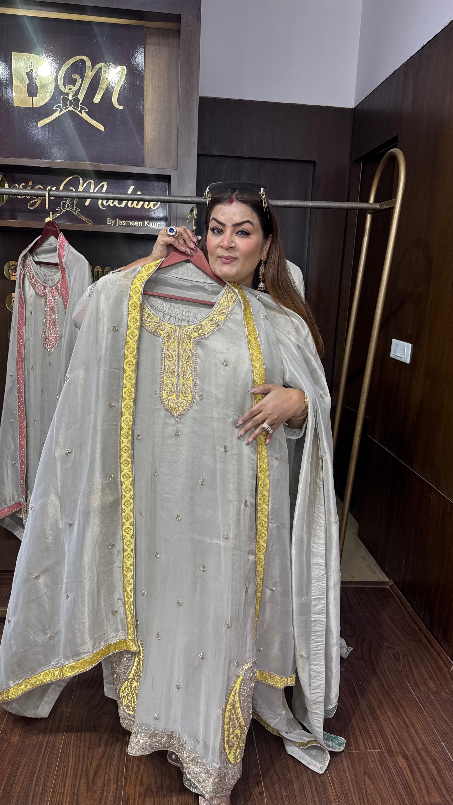 Nooré Glass Tissue Pakistani Suit