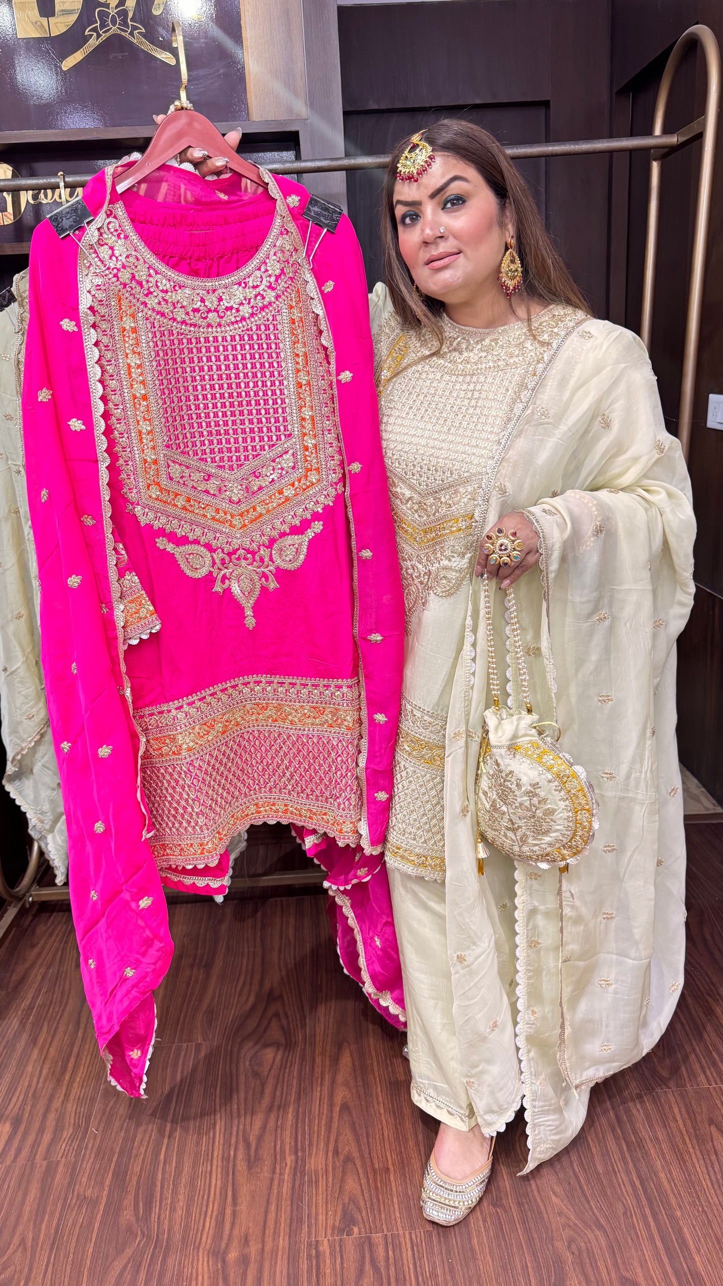 Mahira Royal (Stitch Suit)