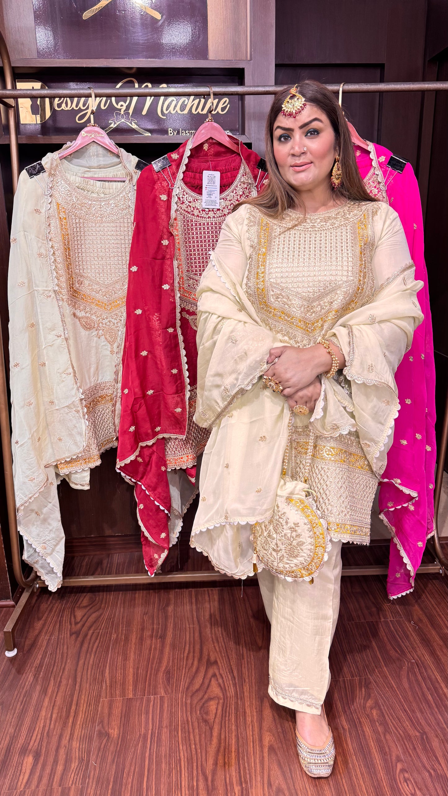 Mahira Royal (Stitch Suit)