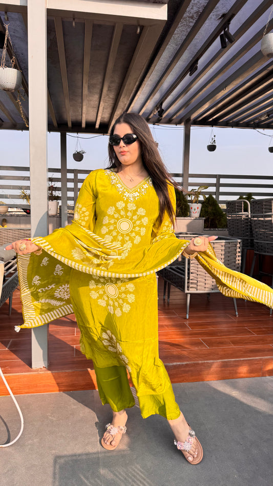 Oryvia (Pure Crepe Suit)
