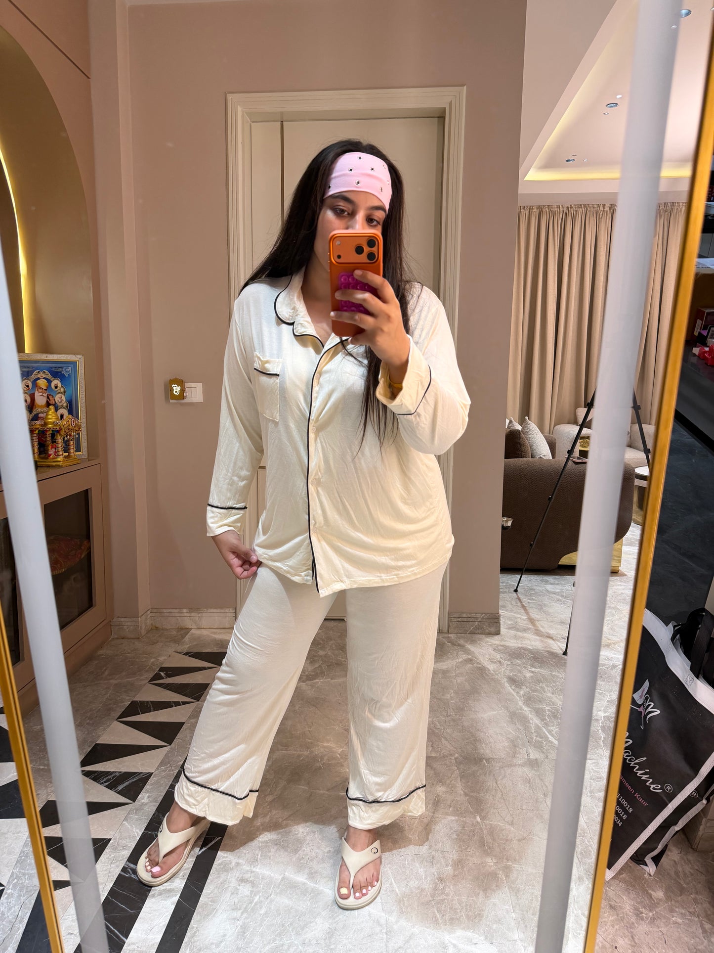 Roshia (Night Suit)