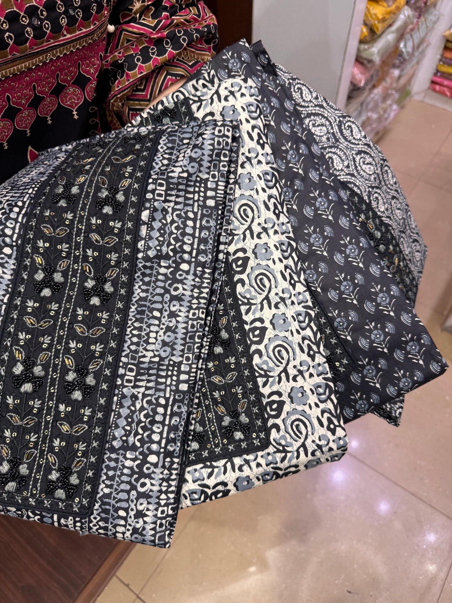 Tivara (Unstitch Suit)