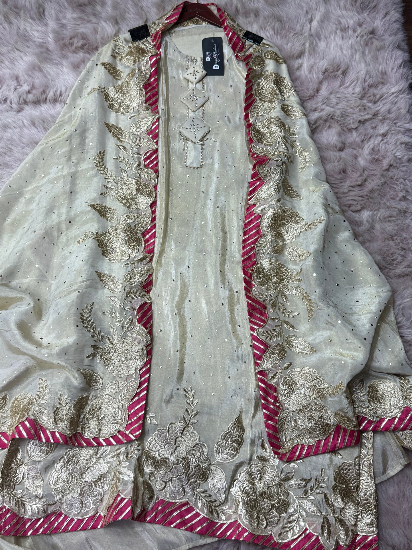 Roopkala Unstitched Suit