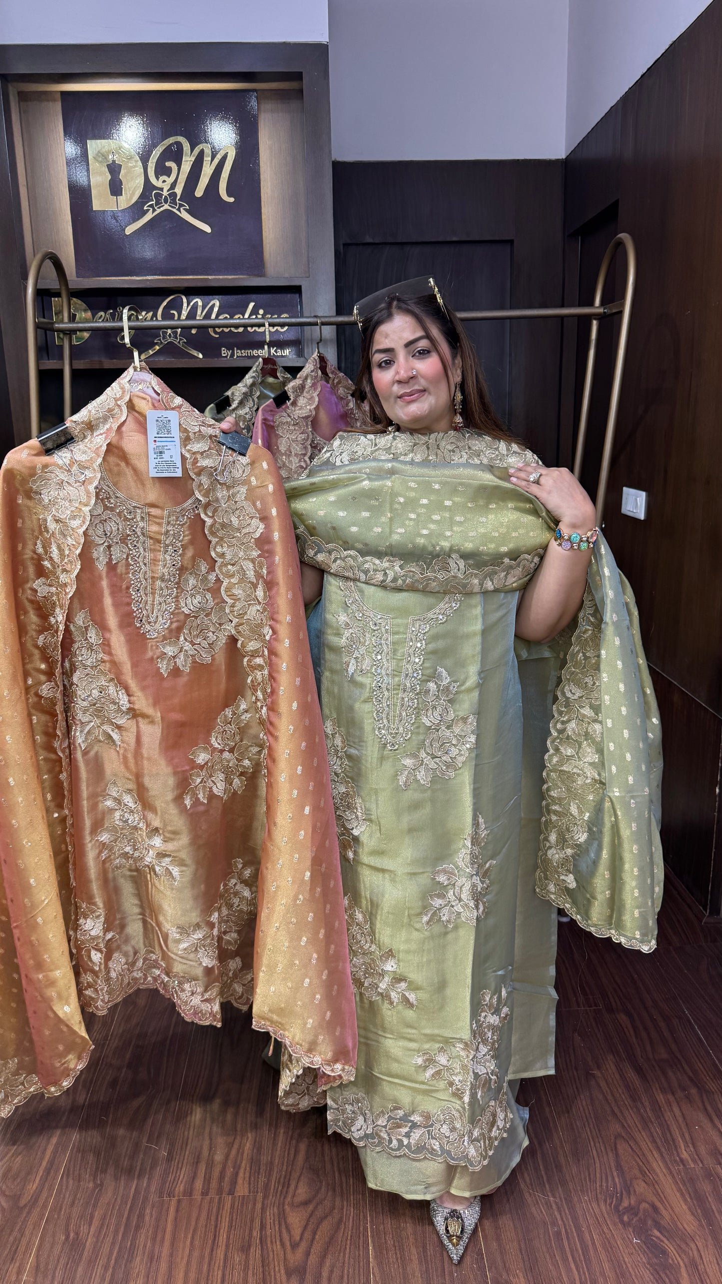 Ruhani (Glass Tissue Unstitch Suit)