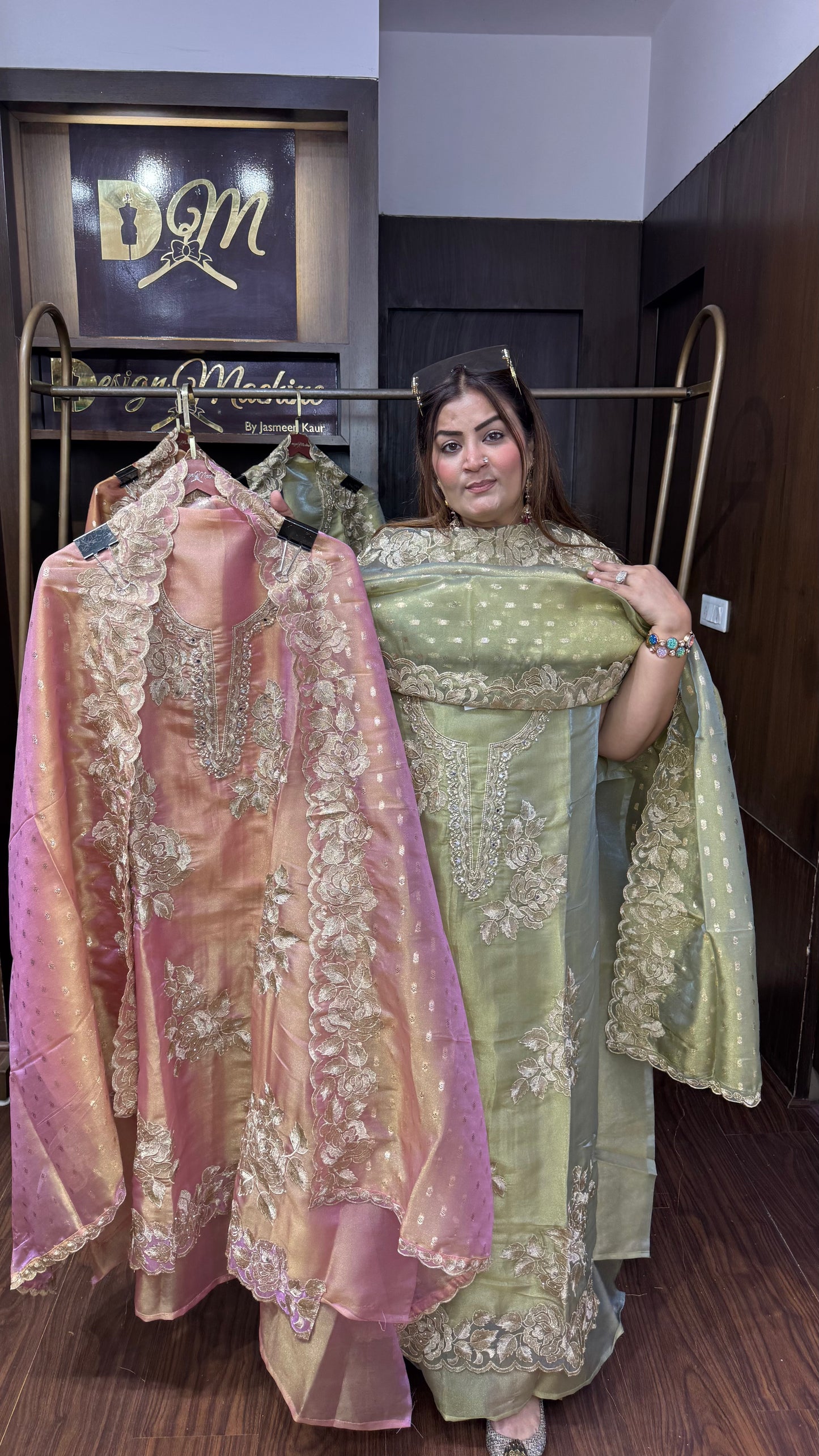 Ruhani (Glass Tissue Unstitch Suit)