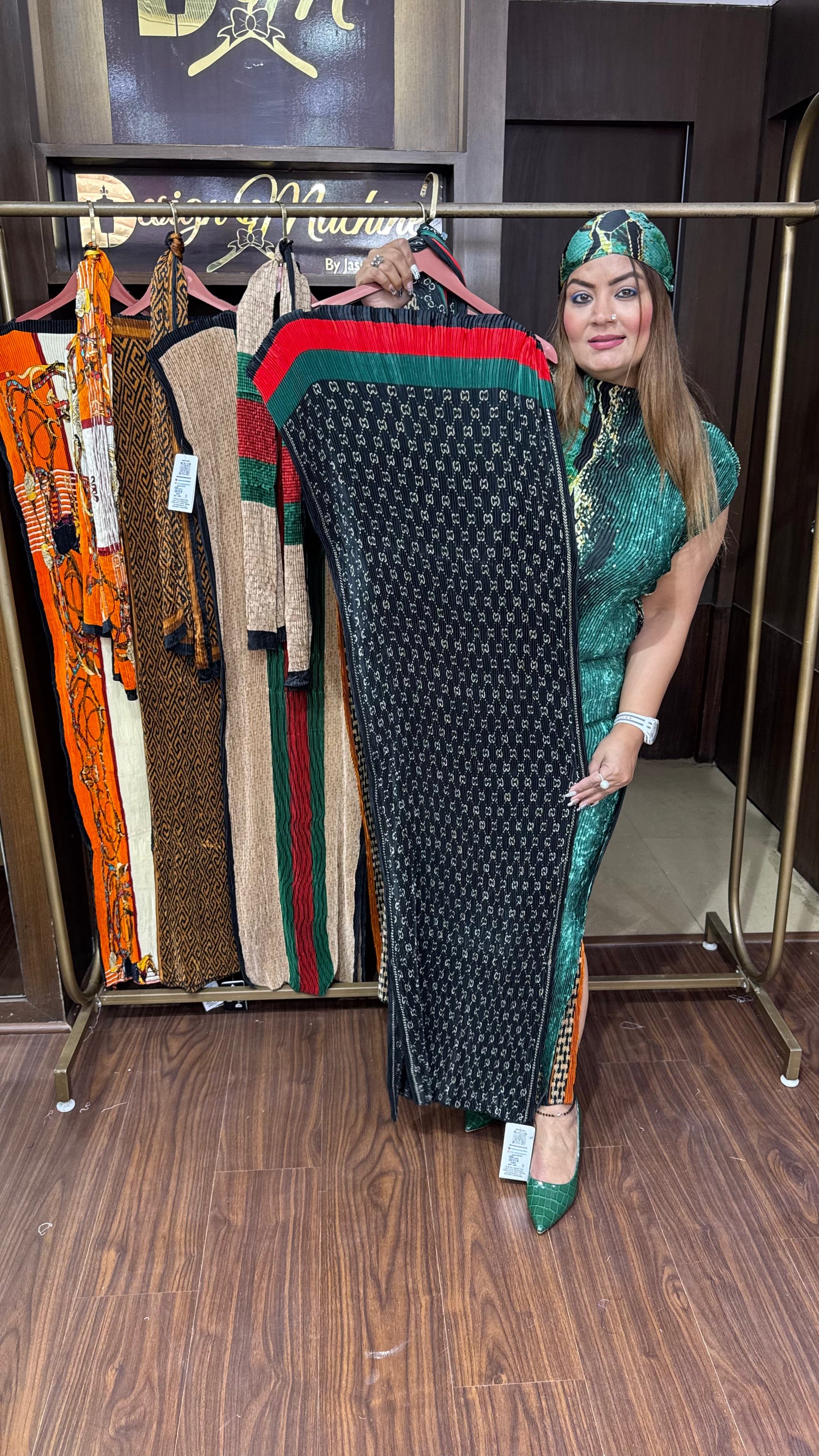 Shira (Magic Dress)
