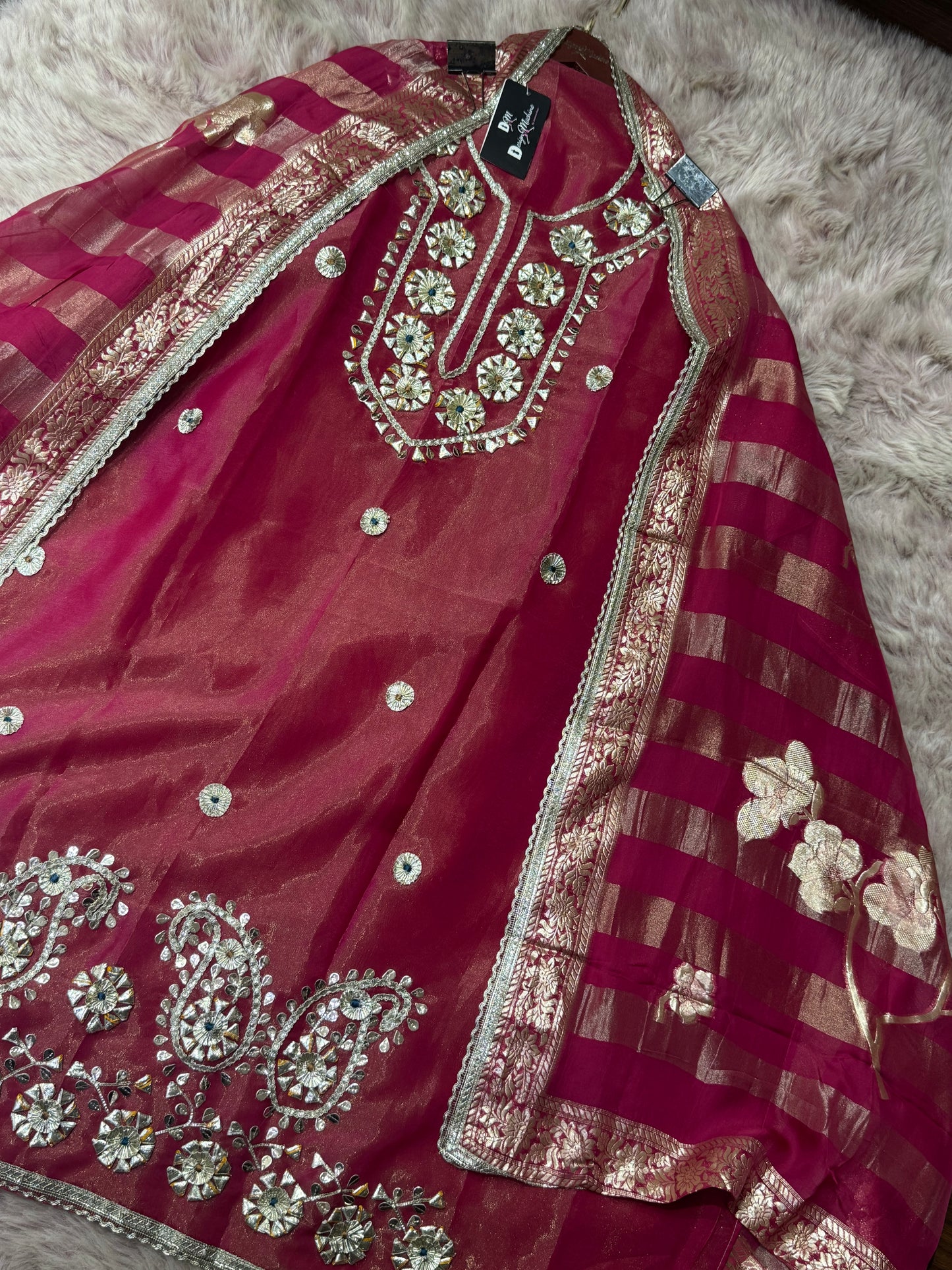 Azhyraa (Unstitched Suit)