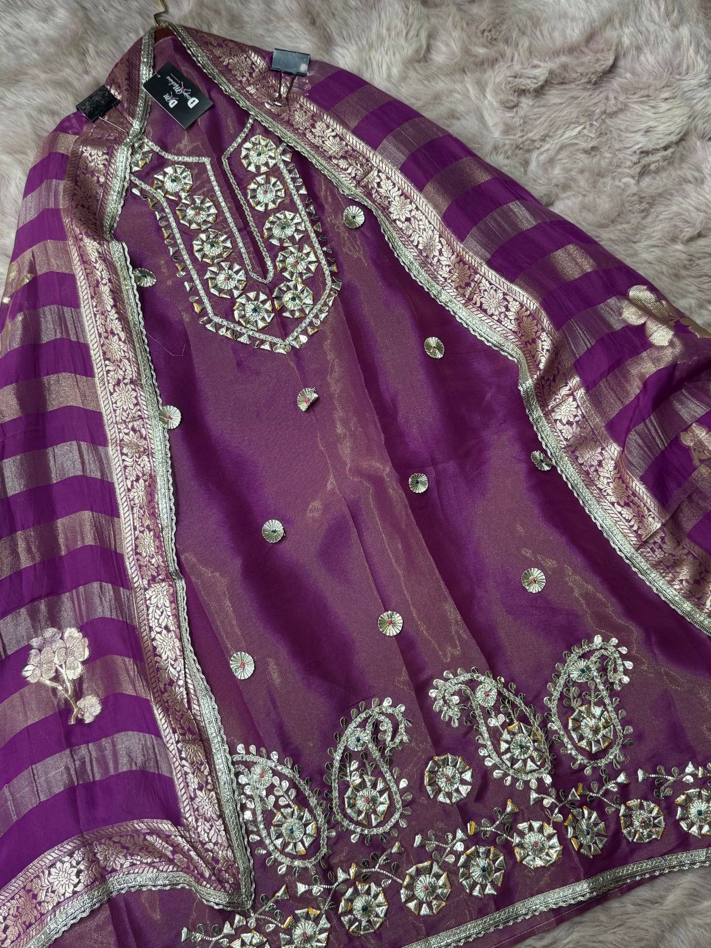 Azhyraa (Unstitched Suit)