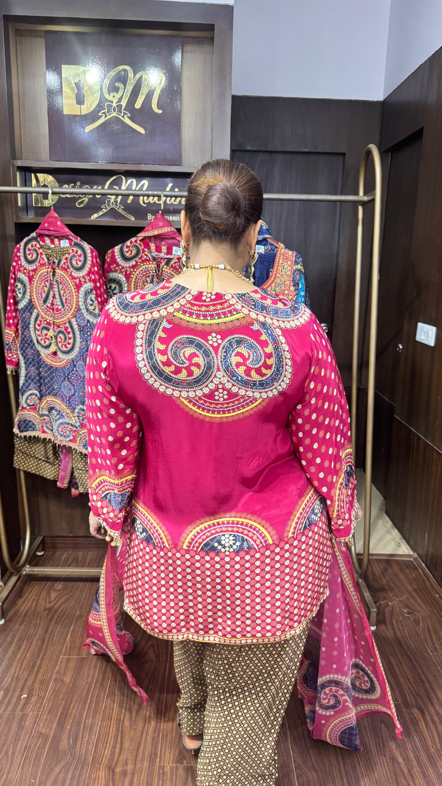 Ruhee (Pure Crepe Suit)
