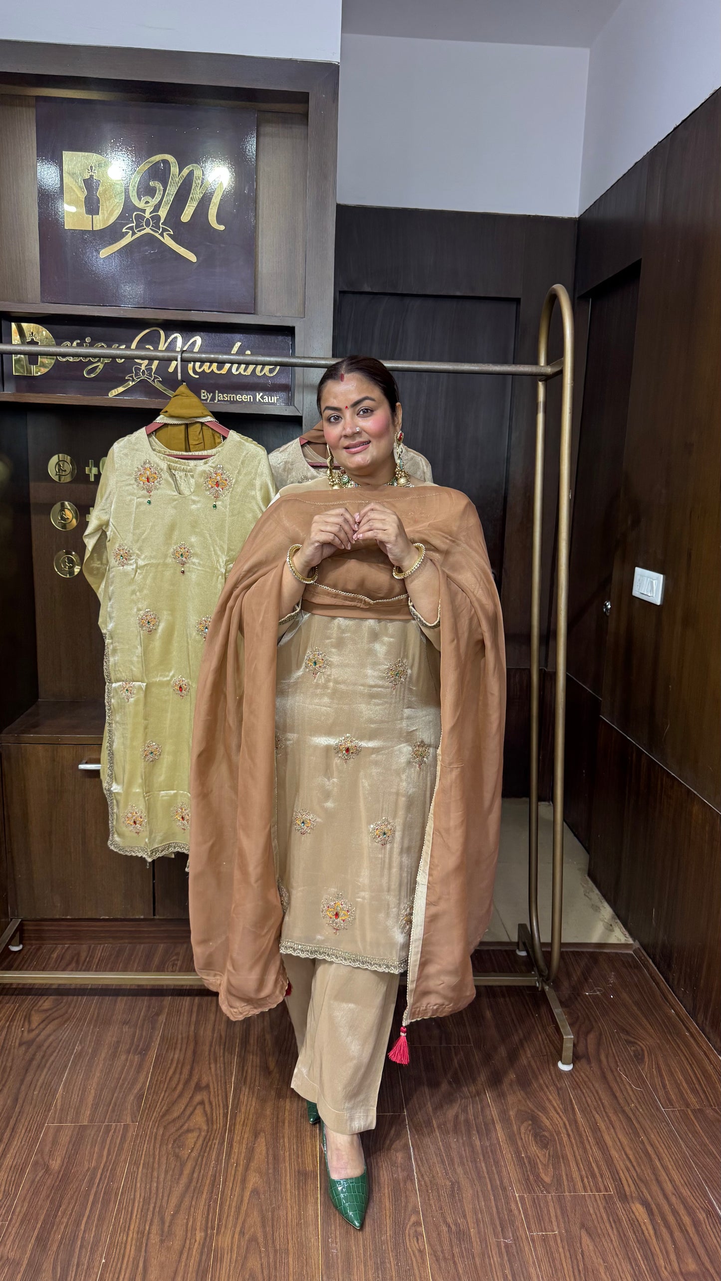 Asmi (Ziraff Tissue Suit)