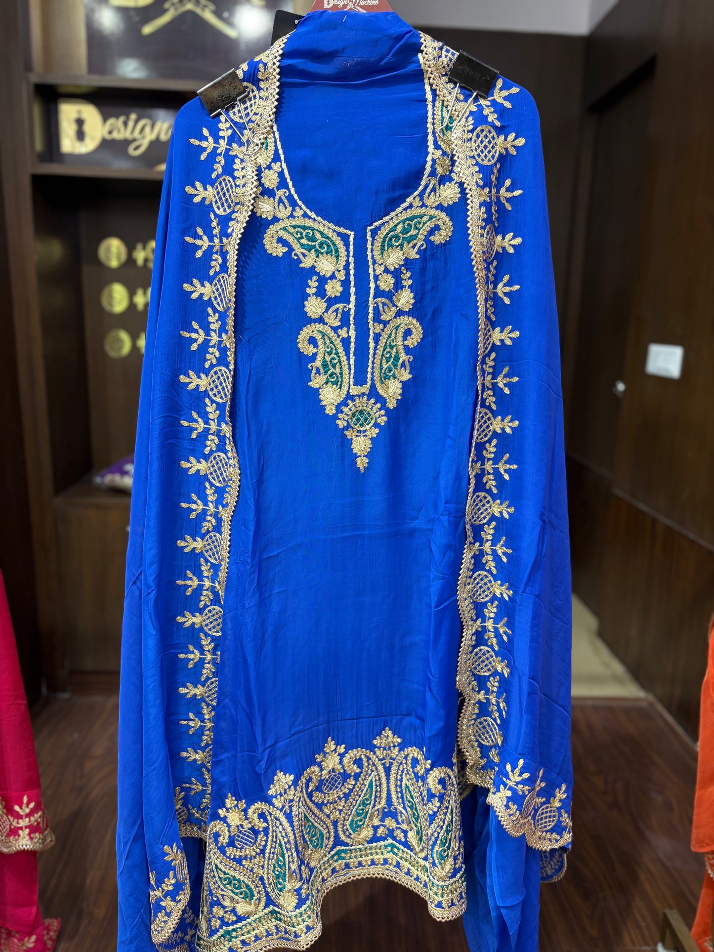 Aarisha (Unstitched Suit)