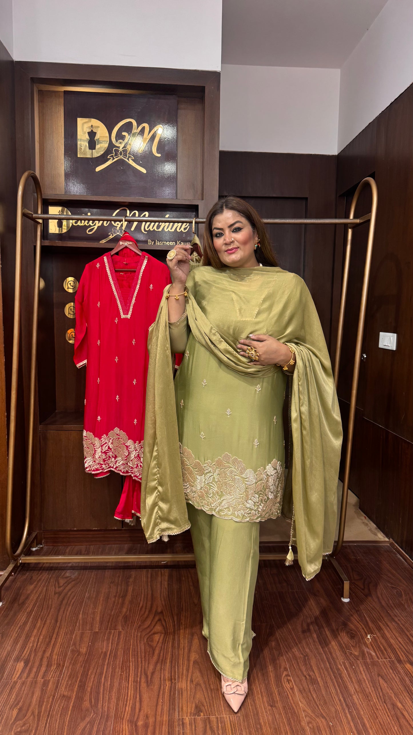 Nayelra Chinnon Crepe (Suit)