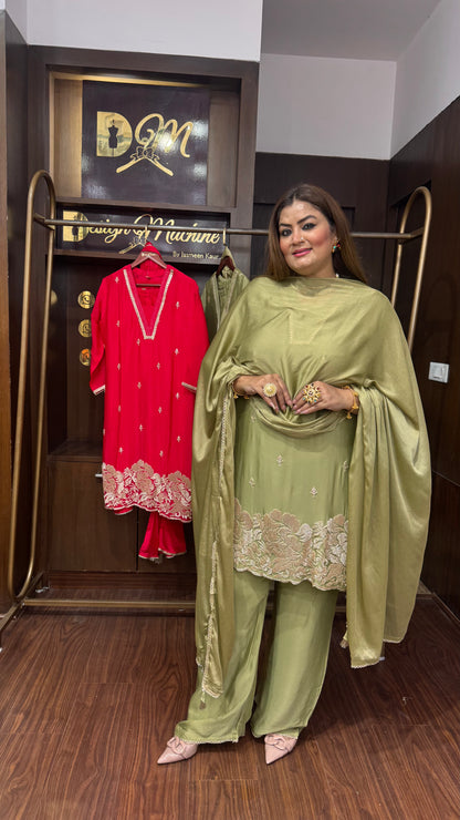 Nayelra Chinnon Crepe (Suit)