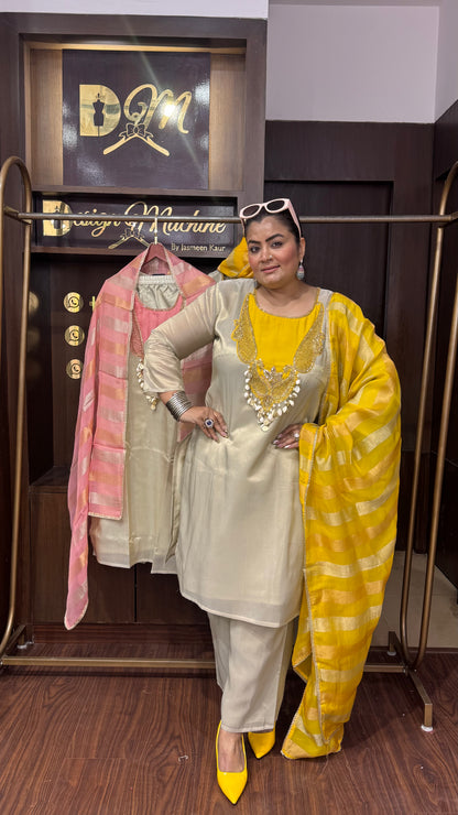 Zarika (Glass Tissue Stitched Suit)