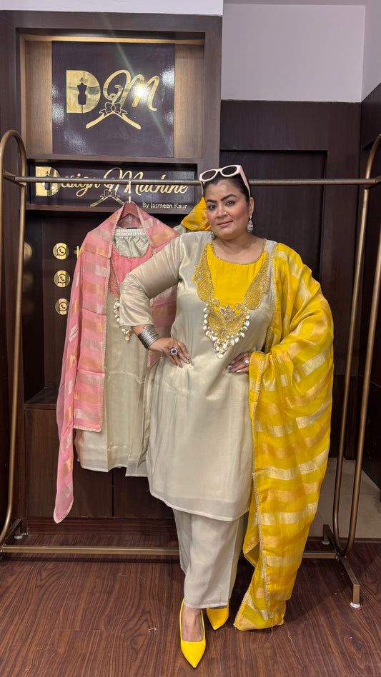 Zarika (Glass Tissue Stitched Suit)