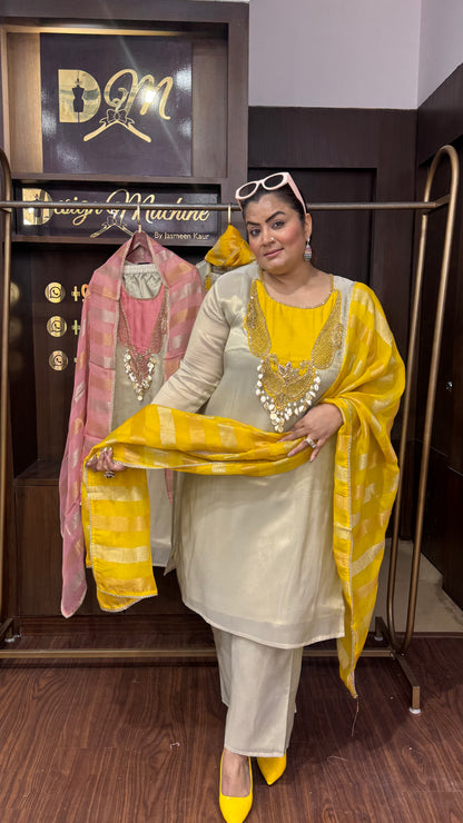 Zarika (Glass Tissue Stitched Suit)