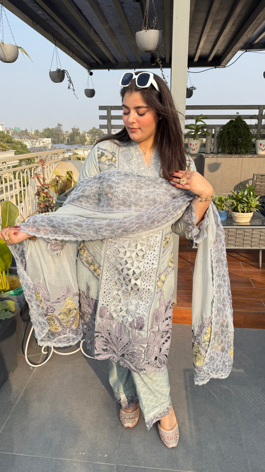 Qayraa (Pakistani Suit)