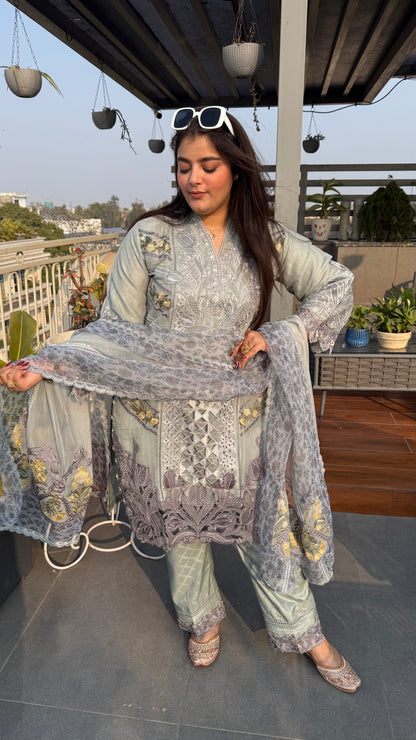 Qayraa (Pakistani Suit)