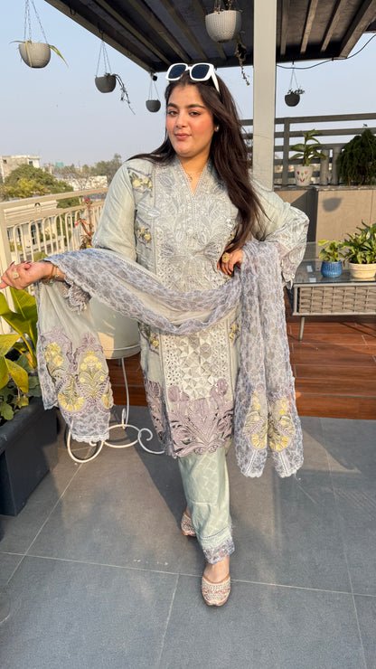 Qayraa (Pakistani Suit)