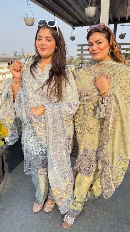 Qayraa (Pakistani Suit)