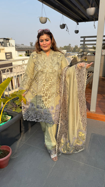 Qayraa (Pakistani Suit)