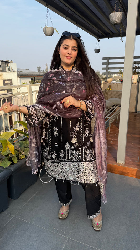 Elara (Pakistani Suit)