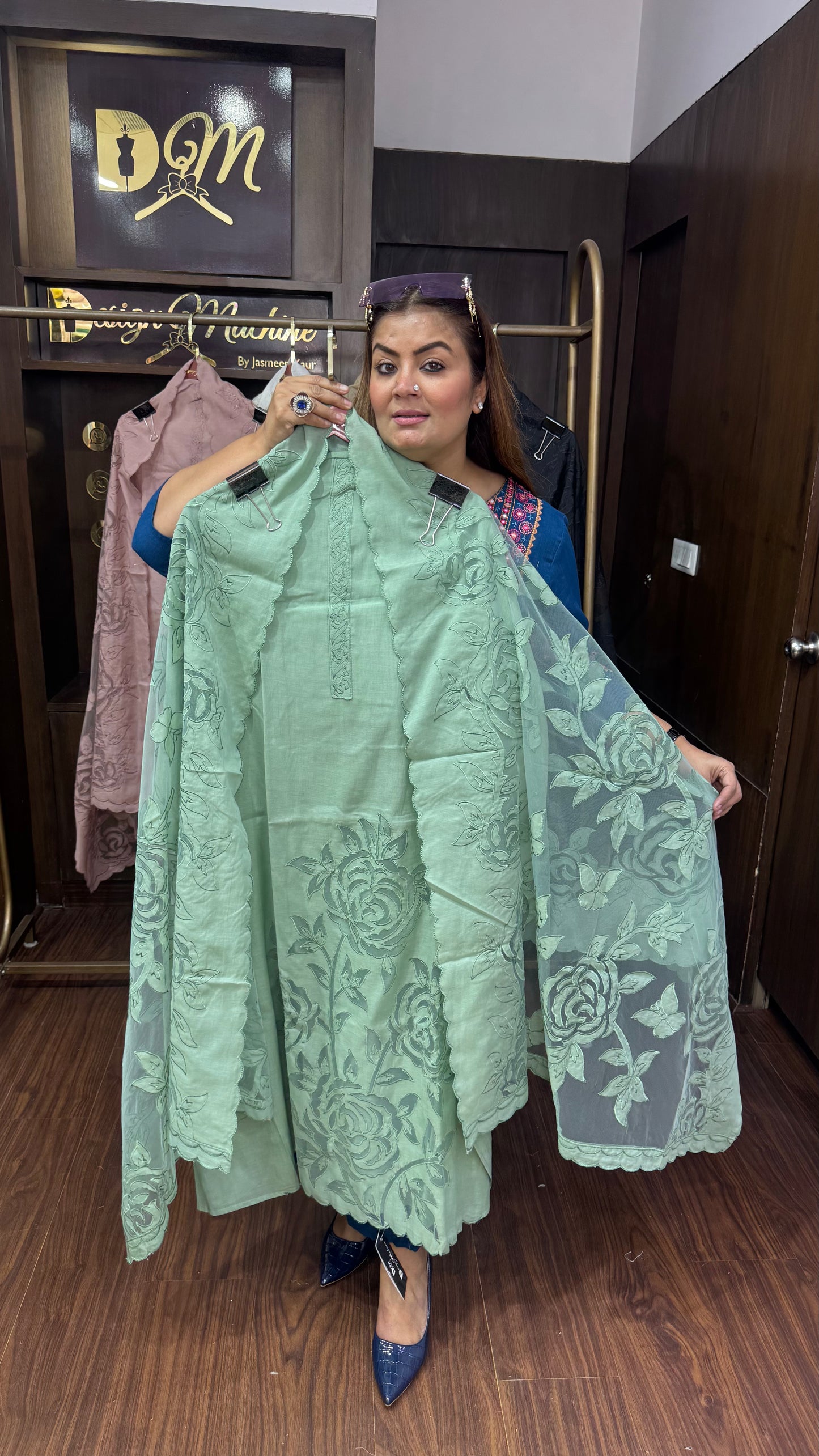 Zunaira (Malmal Cotton Unstitch Suit)