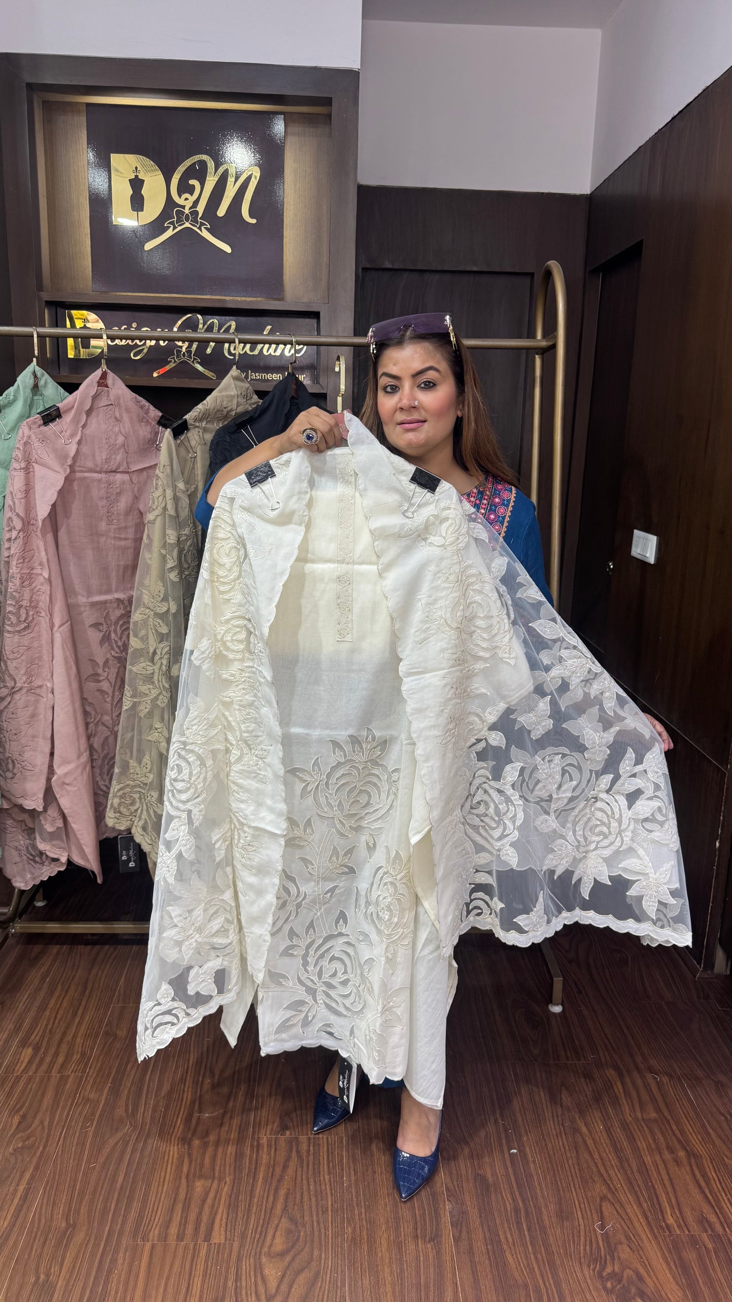 Zunaira (Malmal Cotton Unstitch Suit)