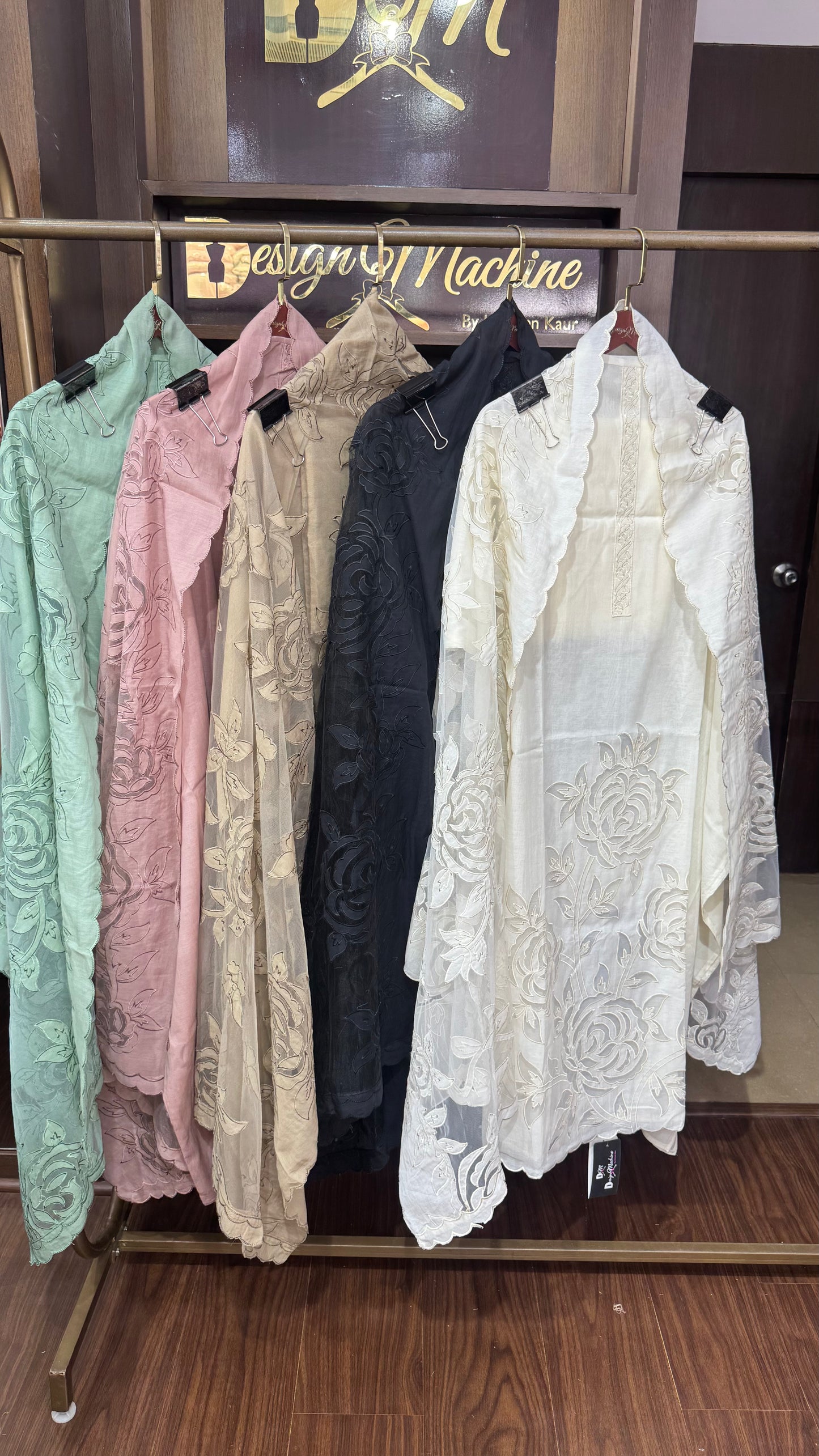 Zunaira (Malmal Cotton Unstitch Suit)